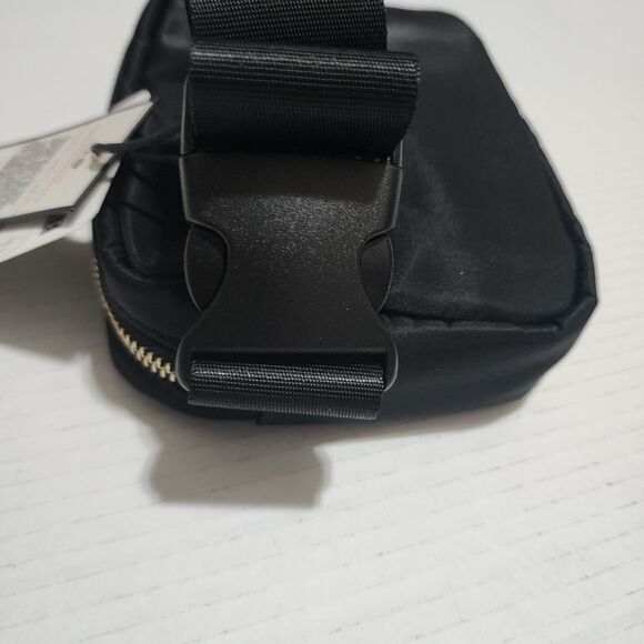 NWT $50 Violet Ray New York Black Sling Crossbody Pouch Bag Convertible Style - Picture 10 of 10